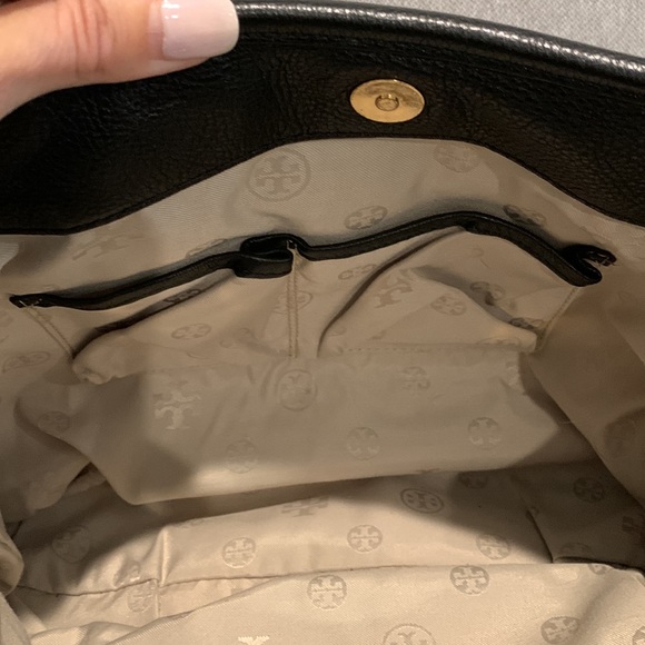 Tory Burch Amanda Hobo - Picture 5 of 5